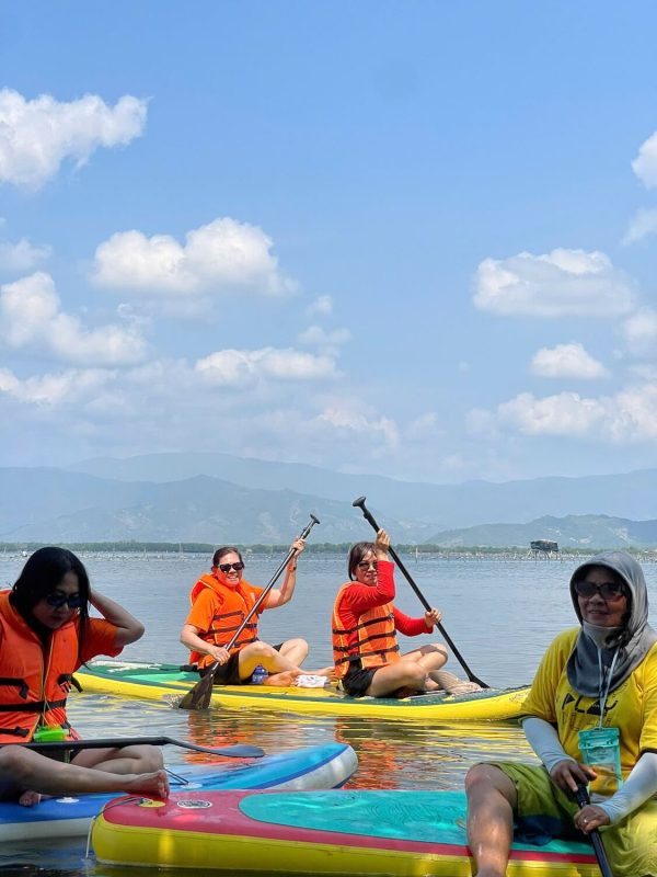 hoạt động chèo sup ở cam ranh
