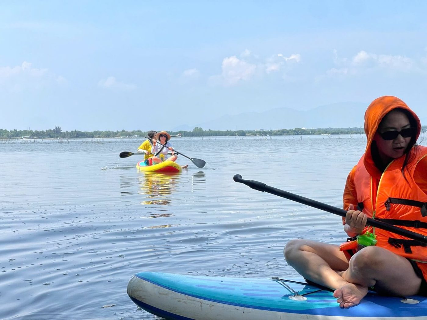 gia đình vui chơi ở tour của cam ranh boat trip